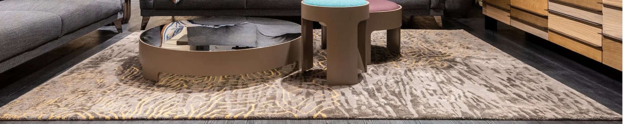 geometrical patterned carpet in chic living room